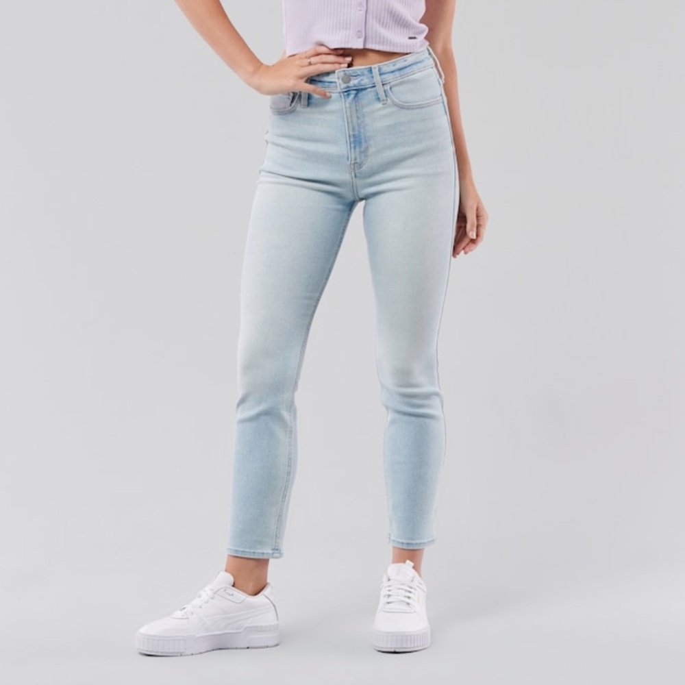 Hollister Ultra High Rise Light Wash Skinny Ankle Jeans